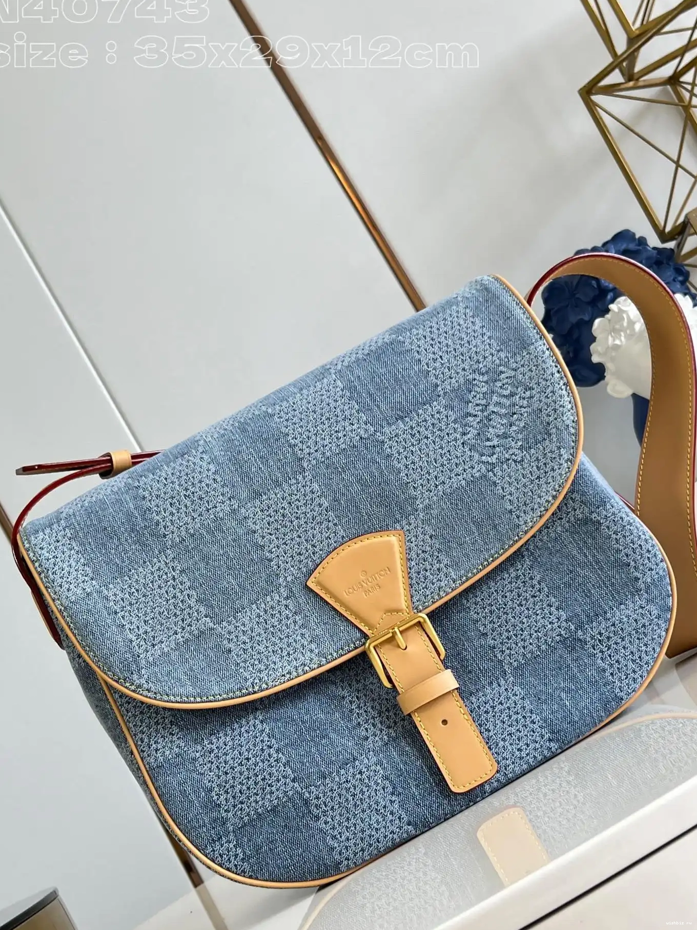 WIS Messenger MM LOUIS Montsouris VUITTON 0328
